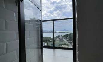 Imagem 4: Apartamento de 1 Suíte + 2 Demi Suíte na Beira Rio Com Vista Mar - Fazenda Itajaí