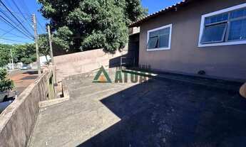 Imagem 2: Casa a venda com 3 quartos, sendo 1 suíte na Região Leste