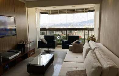 Imagem: Amplo apartamento com sol da manhã, sacada