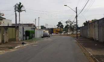 Imagem 4: Casa com 2 quartos, wc. social, sala, cozinha, varanda e quintal com plantas frutíferas