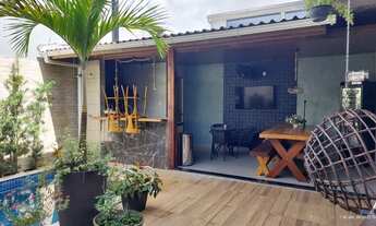 Imagem 3: Casa com piscina e energia solar no jardim Espanha