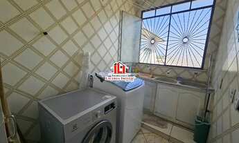 Imagem 2: Casa de Esquina no Dom Pedro 1 - Casa de esquina com um prédio