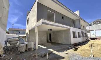 Imagem 2: Lindo Sobrado/Triplex Novo à venda em Curitiba no bairro Cajuru!!