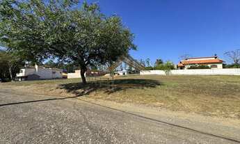 Imagem 6: Dois lotes juntos no Ninho Verde 1, acima do nível da rua, pronto para construir