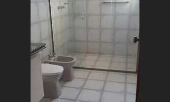 Imagem 4: Linda casa, com quintal gramado, em desejado Condomínio Fechado de Alphaville! 430 m² com