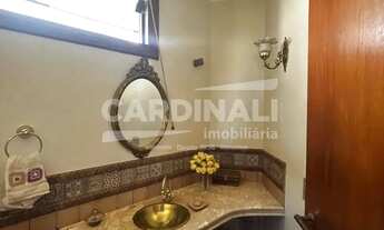 Imagem 2: Conforto e praticidade em sobrado com elevador privativo, em um dos condomínios mais desej