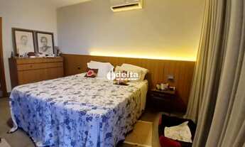 Imagem 7: Casa residencial com 4 suítes disponível para venda no bairro Lidice em Uberlândia - MG