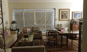 Imagem: Casa com 03 dormitórios, 02 Garagens Cobertas