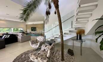 Imagem 2: Casa totalmente mobiliada com 4 amplas suítes, piscina e churrasqueira para locação e vend