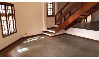 Imagem 4: Sobrado de Alto Padrão com 3 dormitórios e com Piscina para locação, 303 m² por R$ 4000,00