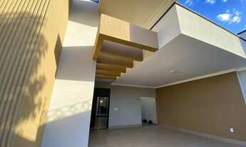 Imagem 2: Casa para venda tem suítes e piscina em Residencial Interlagos - Rio Verde - Goiás