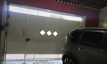 Imagem 4: Casa pra alugar com 2 quartos, garagem pra 2 carros pequenos, ótima localização