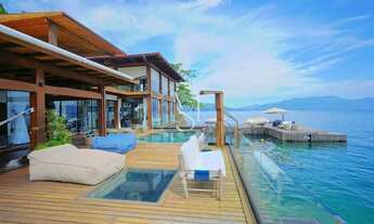 Imagem: Mansão de Luxo à Beira-Mar com Praia Privativa