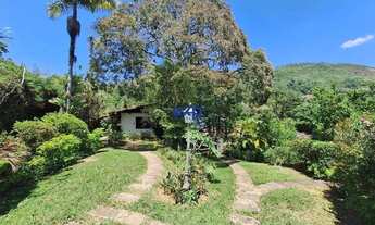 Imagem: Casa colonial em Carangola, Petrópolis/RJ