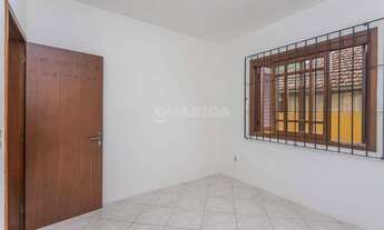 Imagem 5: Casa sobrado com 3 dormitórios, sendo 1 suíte, no bairro Cavalhada, com duas vagas de gara