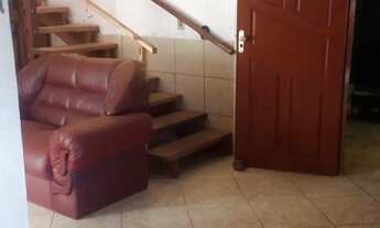 Imagem 4: 2 Casas grandes uma ao lado da outra com piscina e 3 quartos cada