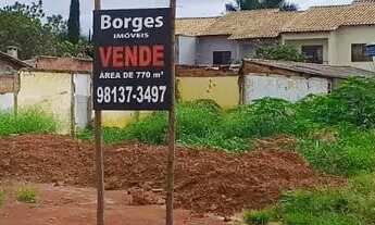 Imagem: ÁREA COM 770 METROS PLANA COM APTIDÃO