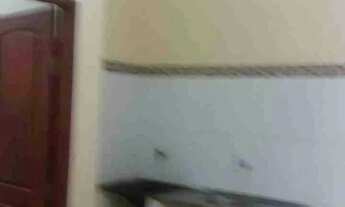 Imagem 6: Alugo um KitNet, próximo ao portal da Amazônia. Valor 700 reais. Tel.