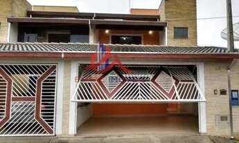 Imagem: Casa com 3 Quartos e 4 banheiros à Venda