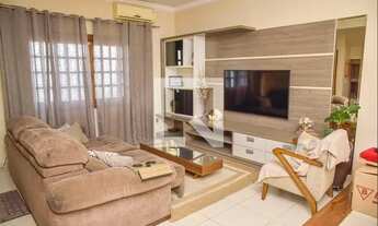 Imagem 2: Casa para Aluguel - Jardim Residencial Dona Lucilla, 3 Quartos, 190 m2