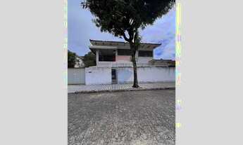 Imagem 2: Casa Ampla à venda no Centro de Maceió, com 9 Quartos, sendo 3 suítes e 5 vagas de garagem