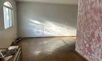 Imagem 3: Casa comercial à venda, 2 vagas, Tabajaras - Uberlândia/MG