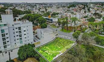 Imagem: Terreno de Esquina em Avenida Movimentada