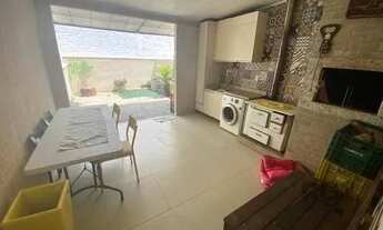 Imagem 3: Sobrado para venda possui 100 metros quadrados com 2 quartos