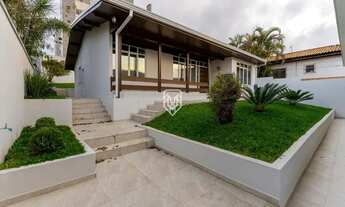 Imagem 3: Casa comercial no Ahú com 7 salas e 5 vagas