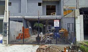 Imagem 2: Sobrado para venda possui 185 metros quadrados com 3 quartos no bairro Hauer - Curitiba