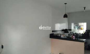 Imagem 2: Casa residencial disponível com 2 suítes disponível para venda no bairro Granada em Uberlâ