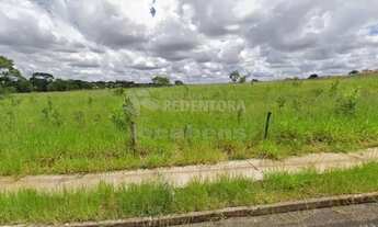 Imagem: Terreno de esquina com 1207 m³