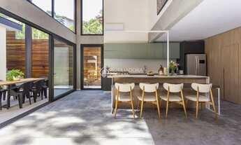 Imagem 3: Casa Mobiliada em condomínio fechado com 270 m² privativos - Bairro Trindade - Florianópol