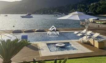 Imagem: Deslumbrante residência costeira no renomado