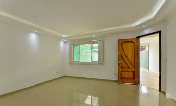 Imagem 2: Sobrado para venda possui 215 metros quadrados com 2 quartos em Boa Vista - Curitiba - PR