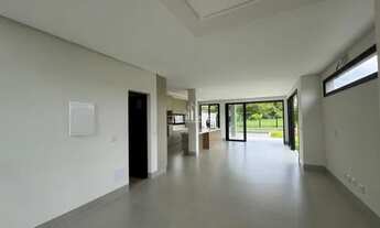 Imagem 4: Sobrado com 4 suítes plenas sendo a master com closet, sacada e banheira de hidromassagem