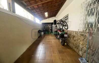 Imagem 5: RV-MAR5446 EXELENTE CASA EM UMA RUA ACIMA PRESIDENTE COSTA E SILVA