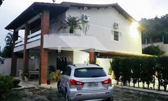 Imagem 2: Ótimo sobrado com piscina próximo ao centro