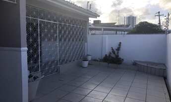 Imagem 2: Casa com piscina reformada e projetada no jardim 13 de Maio