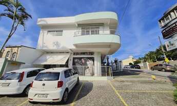 Imagem 2: Casa 3 Pisos ideal para empresas com duas lojas + terraço com churrasqueira