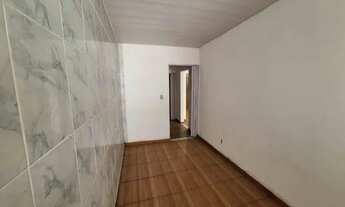 Imagem 6: Apartamento térreo tipo casa, composto de sala e dois quartos, com piso frio