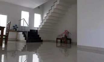 Imagem 4: Excelente sobrado com piscina em localização privilegiada ao lado Cajubá Country Club