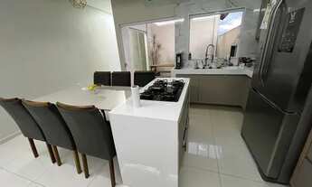 Imagem 5: Linda casa com móveis planejados com 03 dor, suíte, jardim de inverno, garagem coberta. Ta