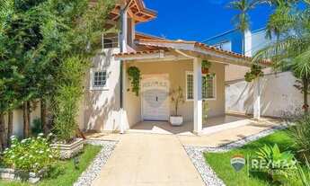 Imagem: Casa á venda no centro de vinhedo