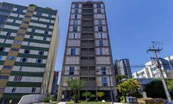 Imagem 2: Apartamento quatro quartos (três suítes) com reforma contemporânea no Batel