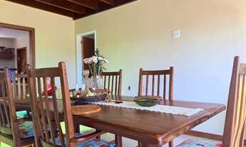 Imagem 2: Casa com 3 suítes, no Centro de Miguel Pereira