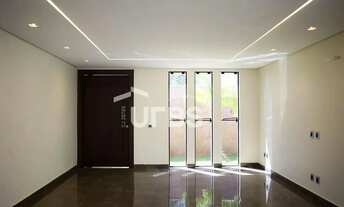 Imagem 6: Excelente casa repleta em armários e iluminação, toda em porcelanato de boa qualidade, con