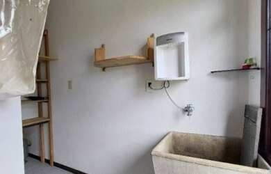 Imagem 2: Casa semimobiliada com 3 dormitórios para alugar, 110 m² por R$ 3.100 + taxas/mês - Iririú