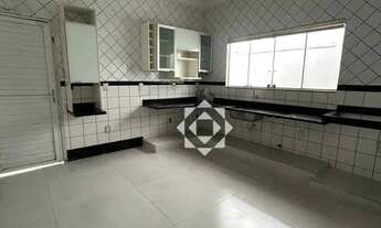 Imagem 7: Oportunidade Única na 206 Sul: Casa Espaçosa com 4 Quartos