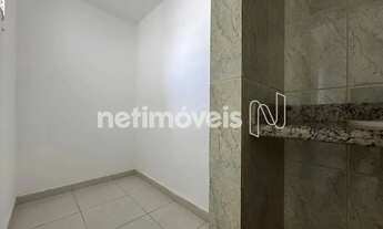 Imagem 5: Encante-se com esta residência completa no coração do bairro República!